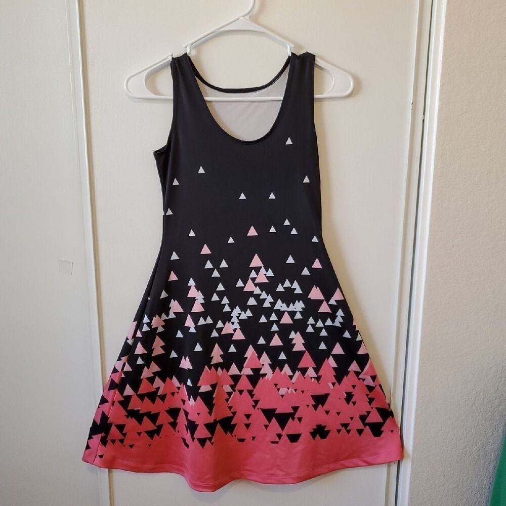 Dress w/ triangles, size s, new, unused
